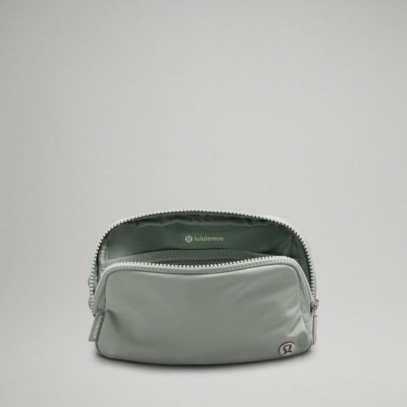 NWT LULULEMON EVERYWHERE BELT BAG 
JADE GREY - Picture 7 of 8